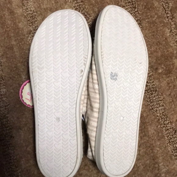 COPY - Shoes - Picture 2 of 3